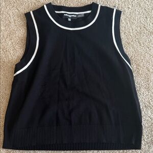 Never worn Karl Lagerfeld Black and White Trim Sleeveless Sweater Size XL